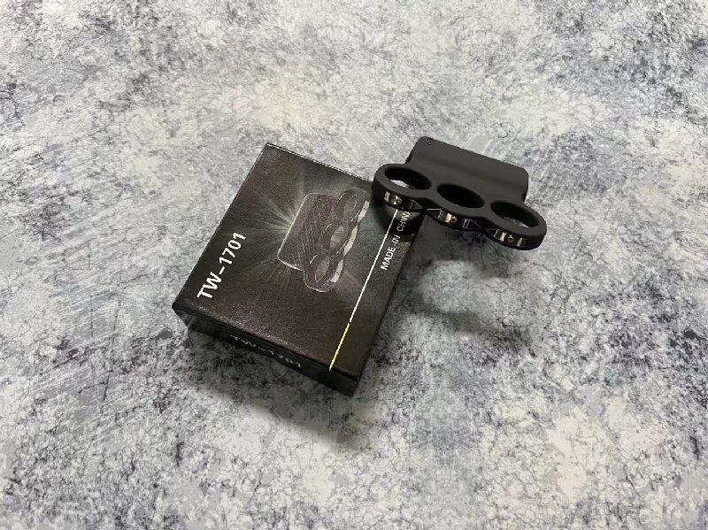 TW1701三指拳扣电击器详情图1.jpg